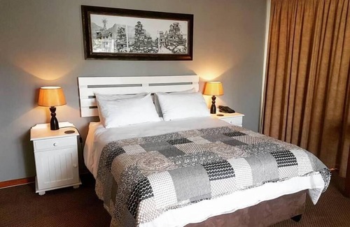 Kareedouw House | Experience Assegaaibosch Country Lodge: Pool & Dining Awaits