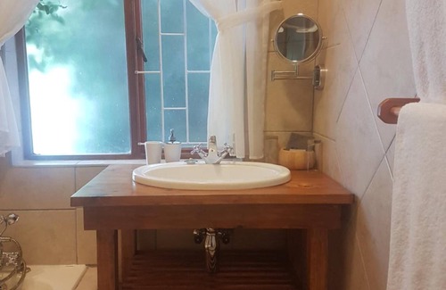 Kareedouw House | Experience Assegaaibosch Country Lodge: Pool & Dining Awaits
