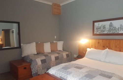 Kareedouw House | Experience Assegaaibosch Country Lodge: Pool & Dining Awaits