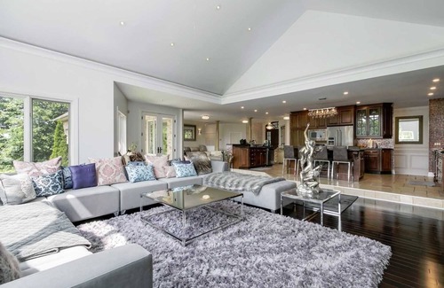 Durham Region House | Modern Décor & Premier Amenities: Guest Rated 9/10