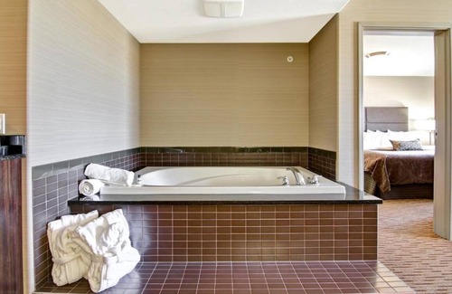 Assiniboia Hotel | Exceptional Stay at Assiniboia Canalta with Spa & Dining