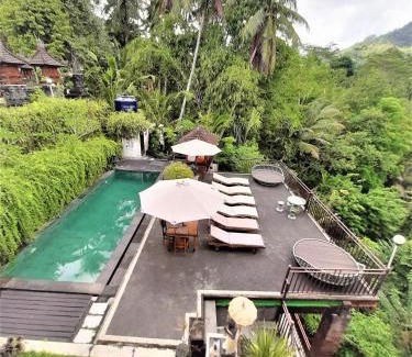 Sidemen Resort | Relax at Astana Swaha Villa with Oceanfront Bliss