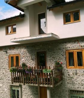 Tropoje House | Comfortable Aste Guesthouse: Pet Friendly with Breakfast