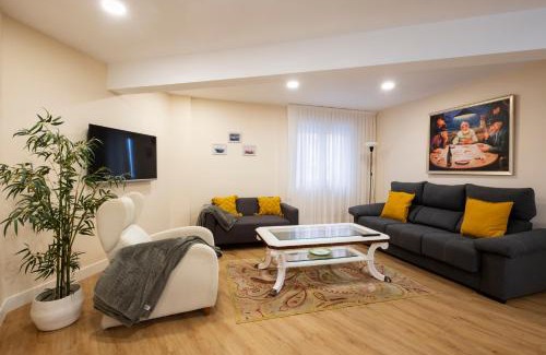 Bermeo Apartment | Astillerogane: Family-Friendly Retreat with Top Ratings