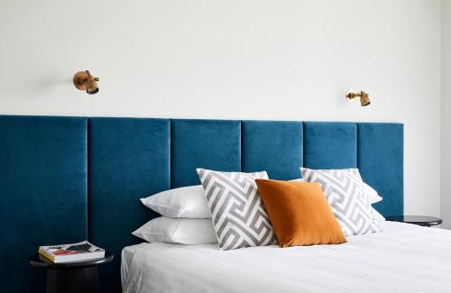Penrith Hotel | Premier Astina Suites in Penrith with Pool & Spa