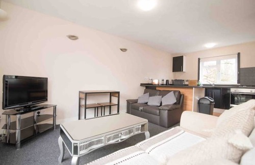 Maidenhead Apartment | Cozy Aston Henry James Flat Near Train Station & Town