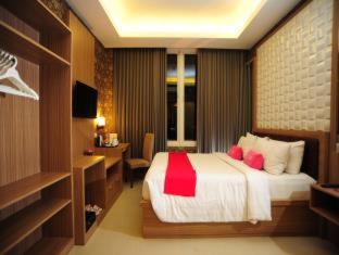 Rembang Hotel | Inviting favehotel Rembang: Pool Access & Family-Friendly