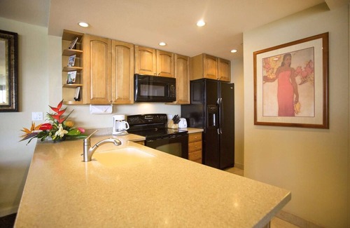 Honokowai Condo | Experience Kaanapali Shores with Pool and Ocean Views