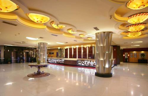 Pontianak Hotel | Discover ASTON Pontianak Hotel with Pool & Breakfast Option
