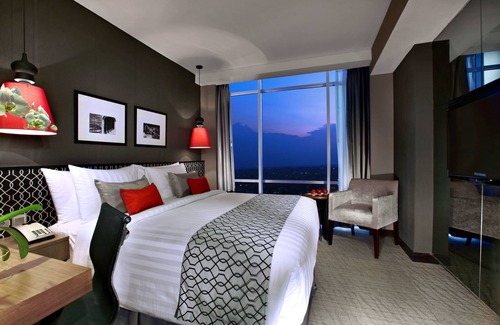 Kebagusan Hotel | Discover ASTON Priority Simatupang: Pool & Spa Retreat