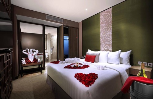 Kebagusan Hotel | Discover ASTON Priority Simatupang: Pool & Spa Retreat
