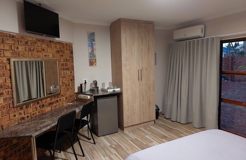 Vanderbijlpark House | Discover Astoni: Family-Friendly Hotel with Pool & Dining