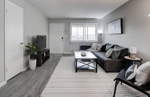 West Newton Apartment | Astonishing 2bed 1bath Unit- Minutes from Airport!