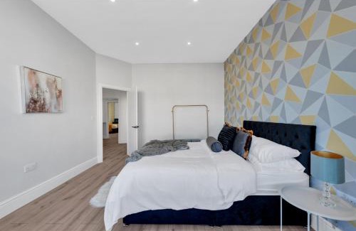 Westcliff-on-Sea Apartment | Ideal 4BR Family House with Child-Friendly Amenities