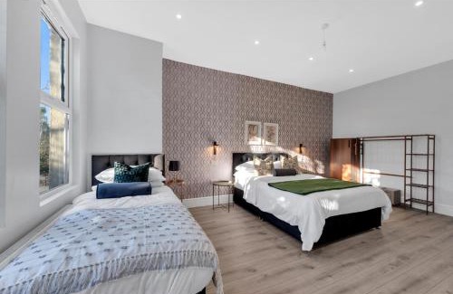 Westcliff-on-Sea Apartment | Ideal 4BR Family House with Child-Friendly Amenities
