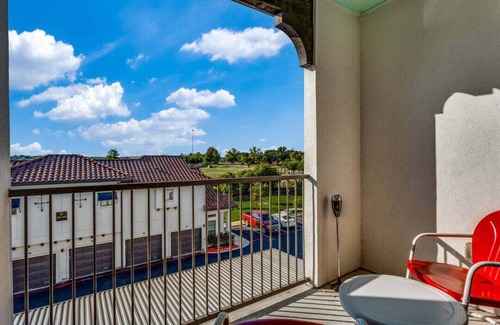McNeil Apartment | CozySuites on I-35: Pool, Spa & Family-Friendly Amenities