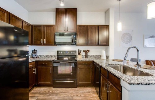 McNeil Apartment | Relaxing Suites on I-35 with Pool and Family-Friendly Perks