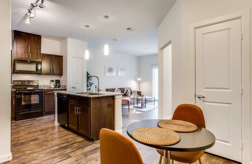 McNeil Apartment | Astonishing CozySuites on I-35 w pool&parking #10