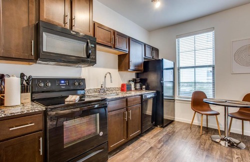 McNeil Apartment | Inviting CozySuites on I-35 with Pool & Family Amenities