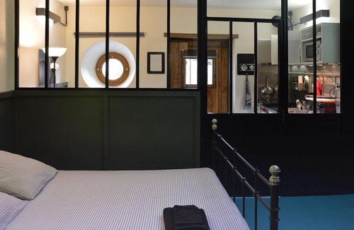 La Villeneuve-au-Chatelot House | Discover ASTRØLABE: Guest Rated 9/10 in Comfort