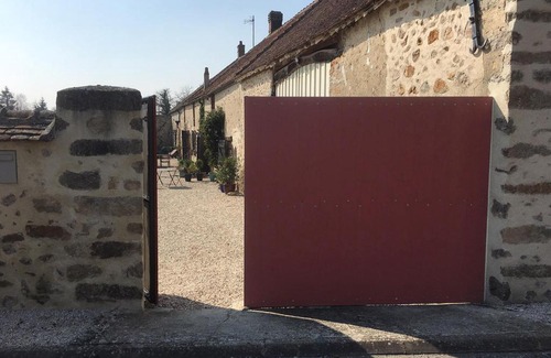 La Villeneuve-au-Chatelot House | Discover ASTRØLABE: Guest Rated 9/10 in Comfort