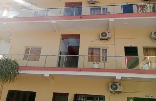 Varanasi Bed & Breakfast | Top-Rated Astra Rooms & Cafe: Pet Friendly with Dining