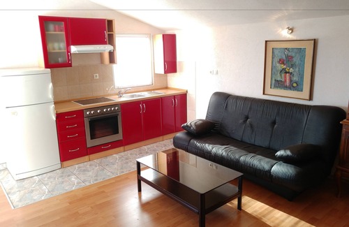Okrug Donji Apartment | Oceanfront Astramaris Apartments with Breakfast & Kitchen