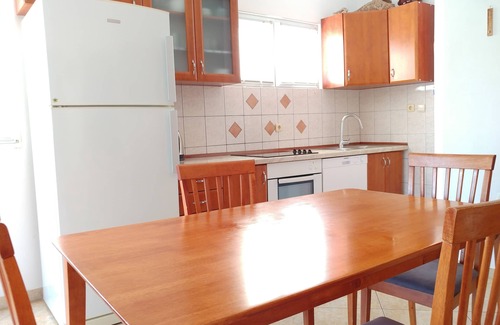 Okrug Donji Apartment | Oceanfront Astramaris Apartments with Breakfast & Kitchen