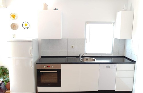 Okrug Donji Apartment | Oceanfront Astramaris Apartments with Breakfast & Kitchen