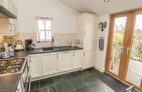 Lostwithiel Cottage | ASTRANTIA COTTAGE: Family-Friendly Retreat with Open Fire