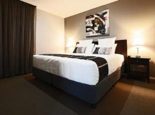 Parkes Hotel | Explore Astro Dish Motor Inn: 5-Star Family-Friendly Stay