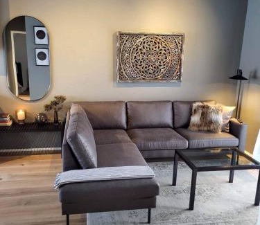 Hliðar Apartment | Astro Hverfisgata: Family-Friendly Retreat with 8.9/10 Rating