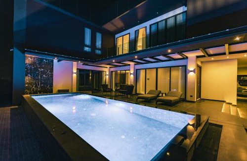 Nong Prue Villa | Astro Luxury: 4-Star Oceanfront Villa with Pool & Hot Tub