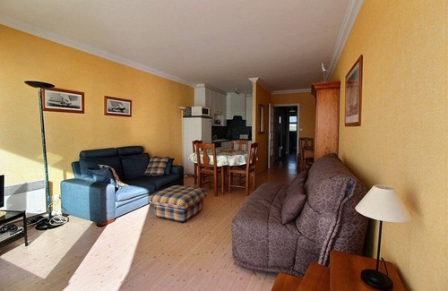 Hardelot-Plage Apartment | Seafront Astrolabe K5: Pet-Friendly 1 Bedroom Retreat
