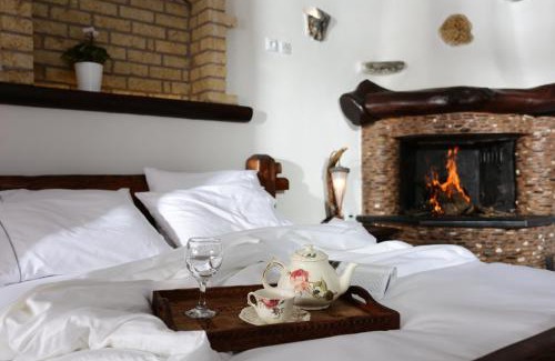 Trochalia House | Astrolithos Boutique: Family-Friendly Retreat with Breakfast