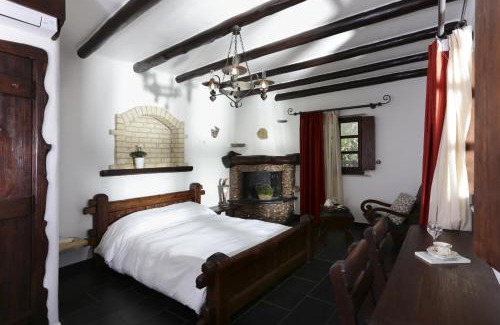 Trochalia House | Astrolithos Boutique: Family-Friendly Retreat with Breakfast