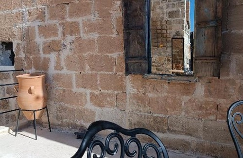 Artuklu Bed & Breakfast | Asuman teras odamız