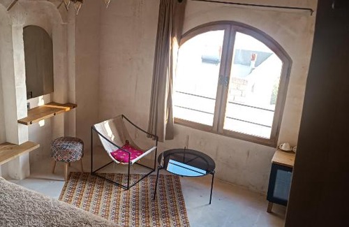 Artuklu Bed & Breakfast | Asuman teras odamız