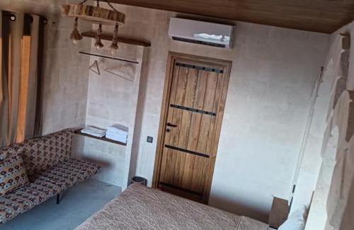 Artuklu Bed & Breakfast | Asuman teras odamız