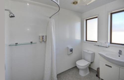 Saint Kilda Hotel | Experience ASURE Adrian Motel: 5-Star Ocean View Retreat