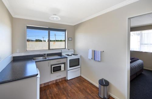 Saint Kilda Hotel | Experience ASURE Adrian Motel: 5-Star Ocean View Retreat