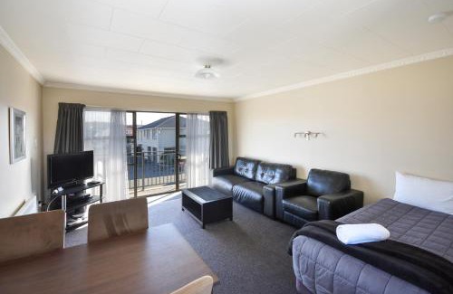 Saint Kilda Hotel | Experience ASURE Adrian Motel: 5-Star Ocean View Retreat