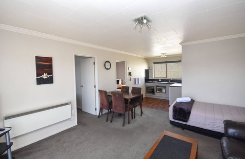 Saint Kilda Hotel | Discover ASURE Adrian Motel: Family-Friendly with Breakfast