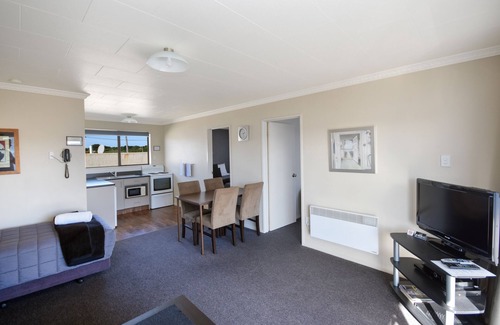 Saint Kilda Hotel | Discover ASURE Adrian Motel: Family-Friendly with Breakfast