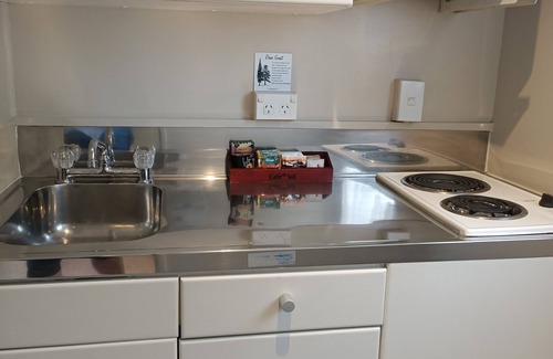Tauranga Hotel | Discover Asure Macys Motor Inn: Pool, Breakfast & More