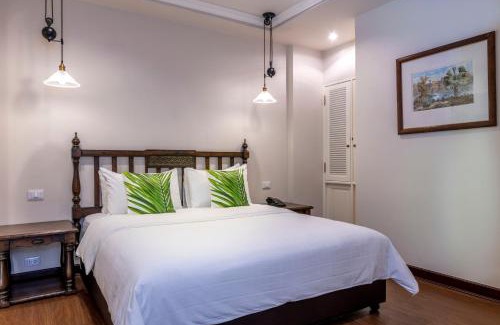 Embassy District Apartment | Discover Comfort at 21 Saladaeng with Poolside Relaxation