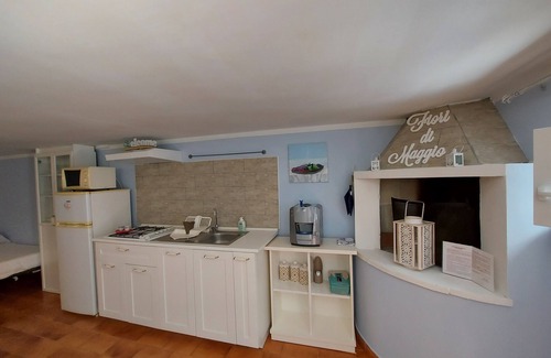 Pulsano Apartment | Cozy Studio Apartment Near Beaches with Child-Friendly Amenities