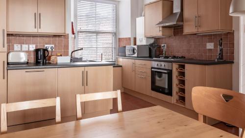 Anstruther Apartment | Harbour View Retreat: Pet-Friendly with Oceanfront Bliss