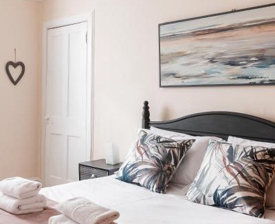 Anstruther Apartment | Harbour View Retreat: Pet-Friendly with Oceanfront Bliss