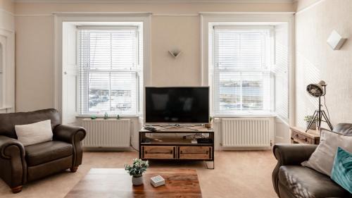 Anstruther Apartment | Harbour View Retreat: Pet-Friendly with Oceanfront Bliss